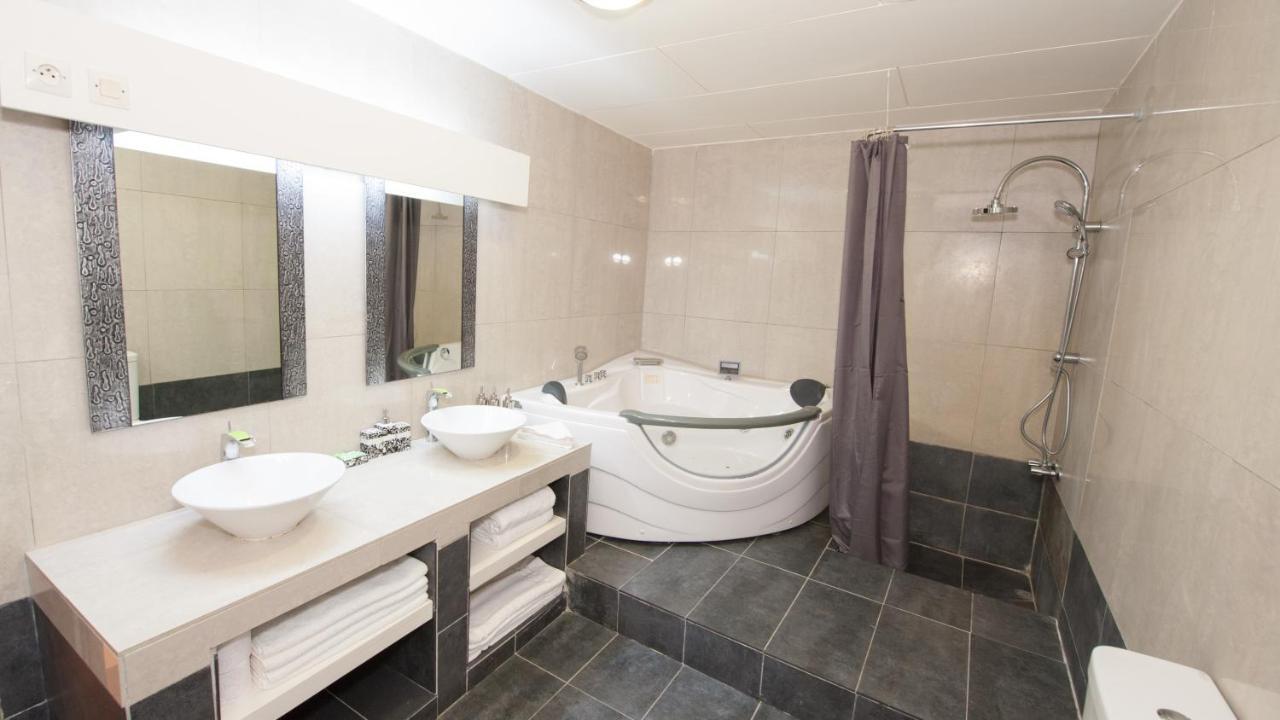 Residence Hoteliere Du Phare Libreville Bagian luar foto