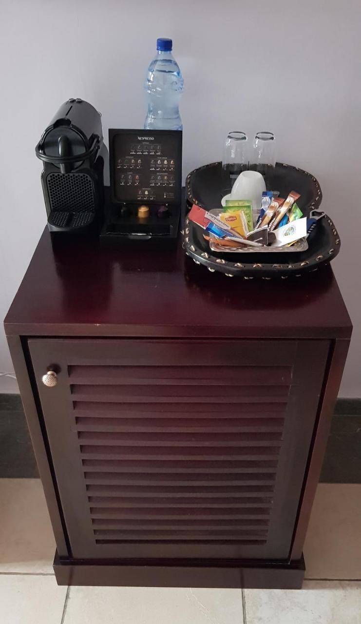 Residence Hoteliere Du Phare Libreville Bagian luar foto